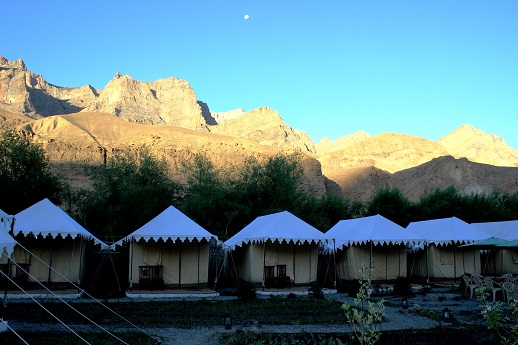 On this Day 5, after a long ride we reach Mulbegh and check into a camp. Here is a view of the camp in the early morning,